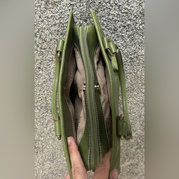 5/$25 Liz Claiborne olive green vegan leather spacious storage shoulder purse - Picture 5 of 14